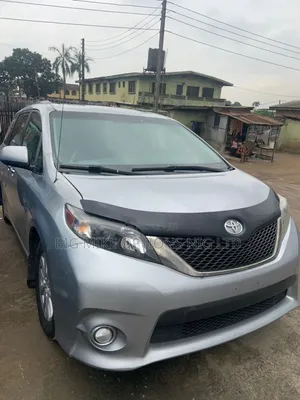 Toyota Sienna SE FWD 8-Passenger 2013 Silver