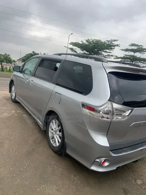 Toyota Sienna SE FWD 8-Passenger 2013 Silver