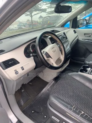 Toyota Sienna SE FWD 8-Passenger 2013 Silver