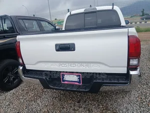 Toyota Tacoma 2022 White