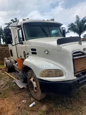 Mack Granite Trailer Head