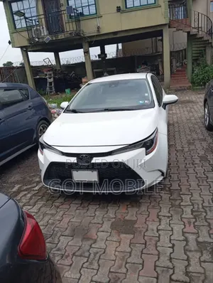 Toyota Corolla LE 2020 White