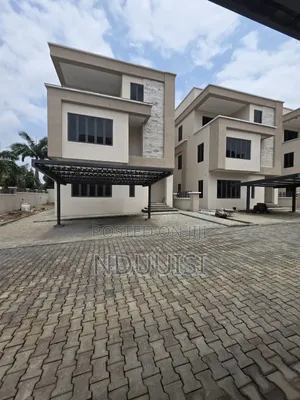 5bdrm Duplex in Wuse for sale