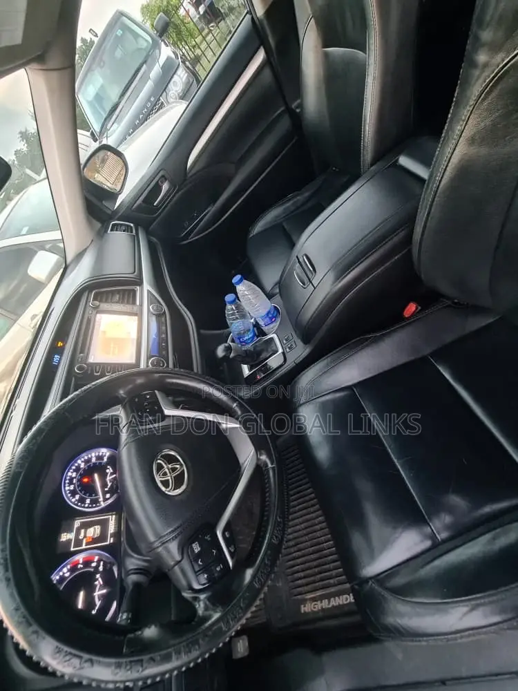 Toyota Highlander XLE V6 4x4 (3.5L 6cyl 6A) 2016 Black