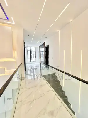 5bdrm Duplex in Chevron for sale