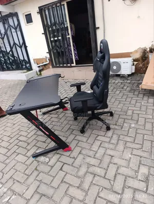 Office/Studio Gaming Chair and Desk.