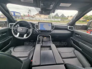 Toyota Tundra Platinum 2022 Red