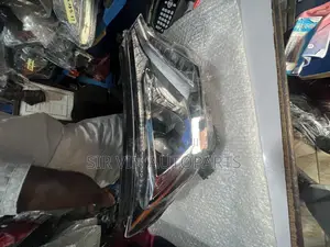 Toyota Rav4 2018 Headlight/Headlamp (Complete Set With Charger)