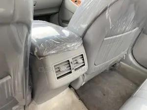 Toyota Camry XLE 4dr Sedan (2.5L 4cyl 6AM) 2010 Gray