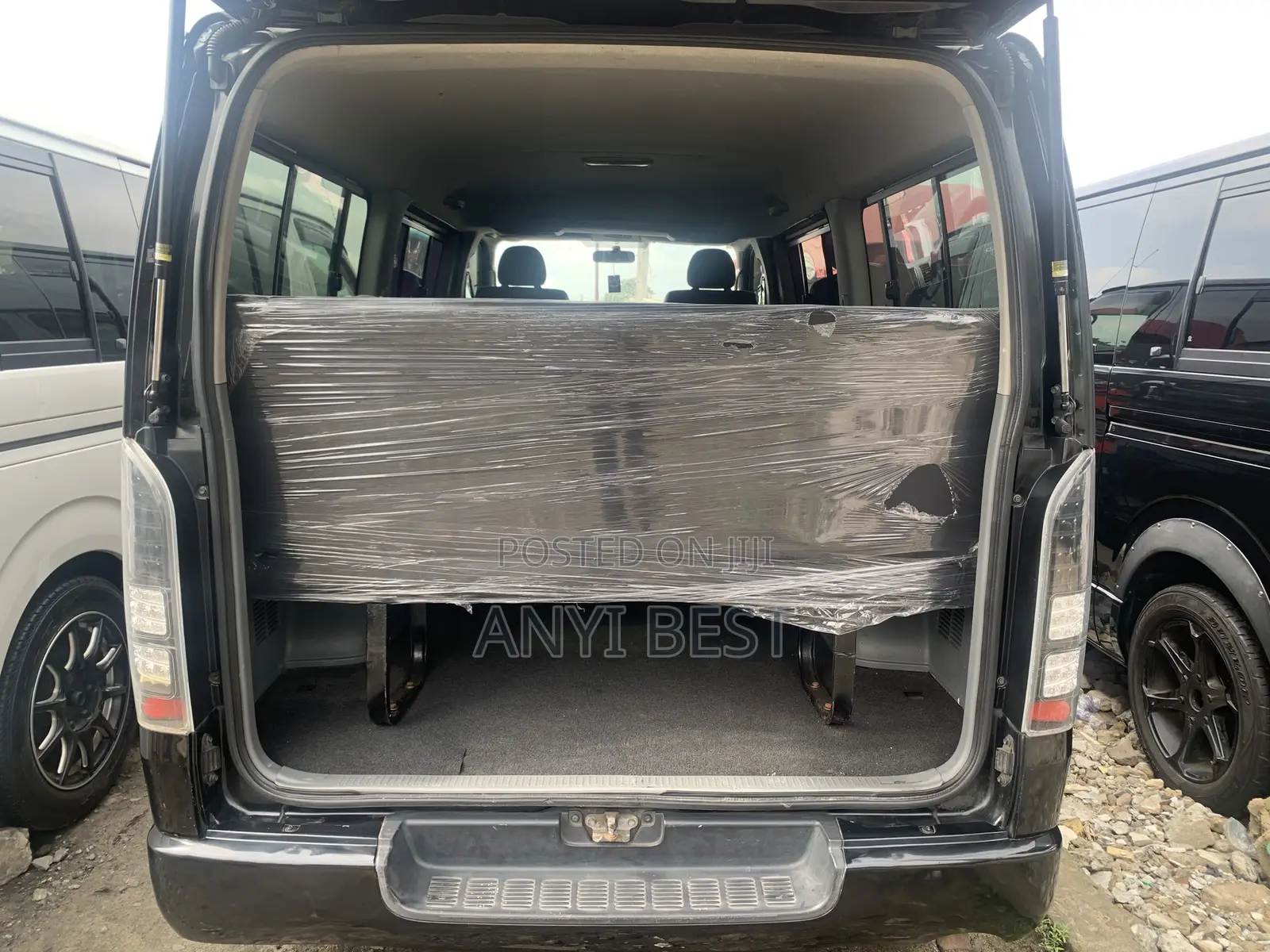 Toyota HiAce 2012 Black