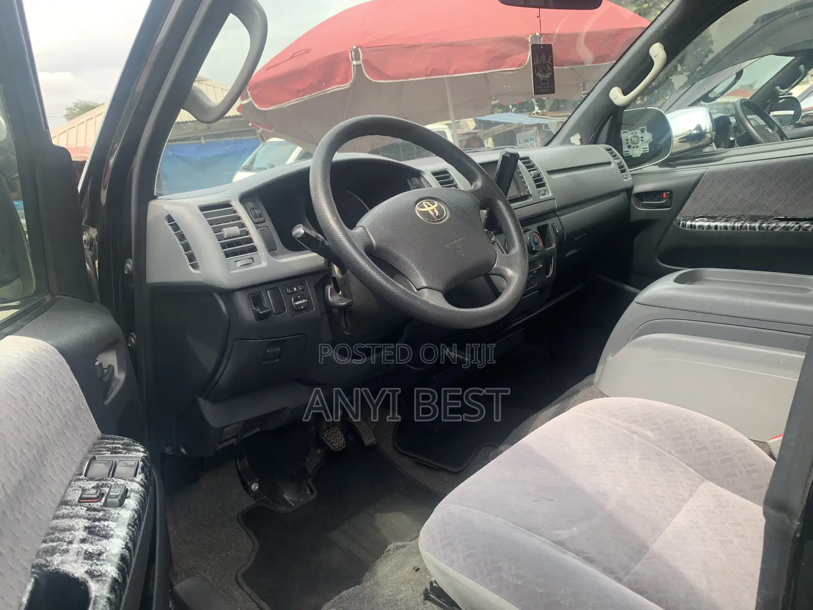 Toyota HiAce 2012 Black