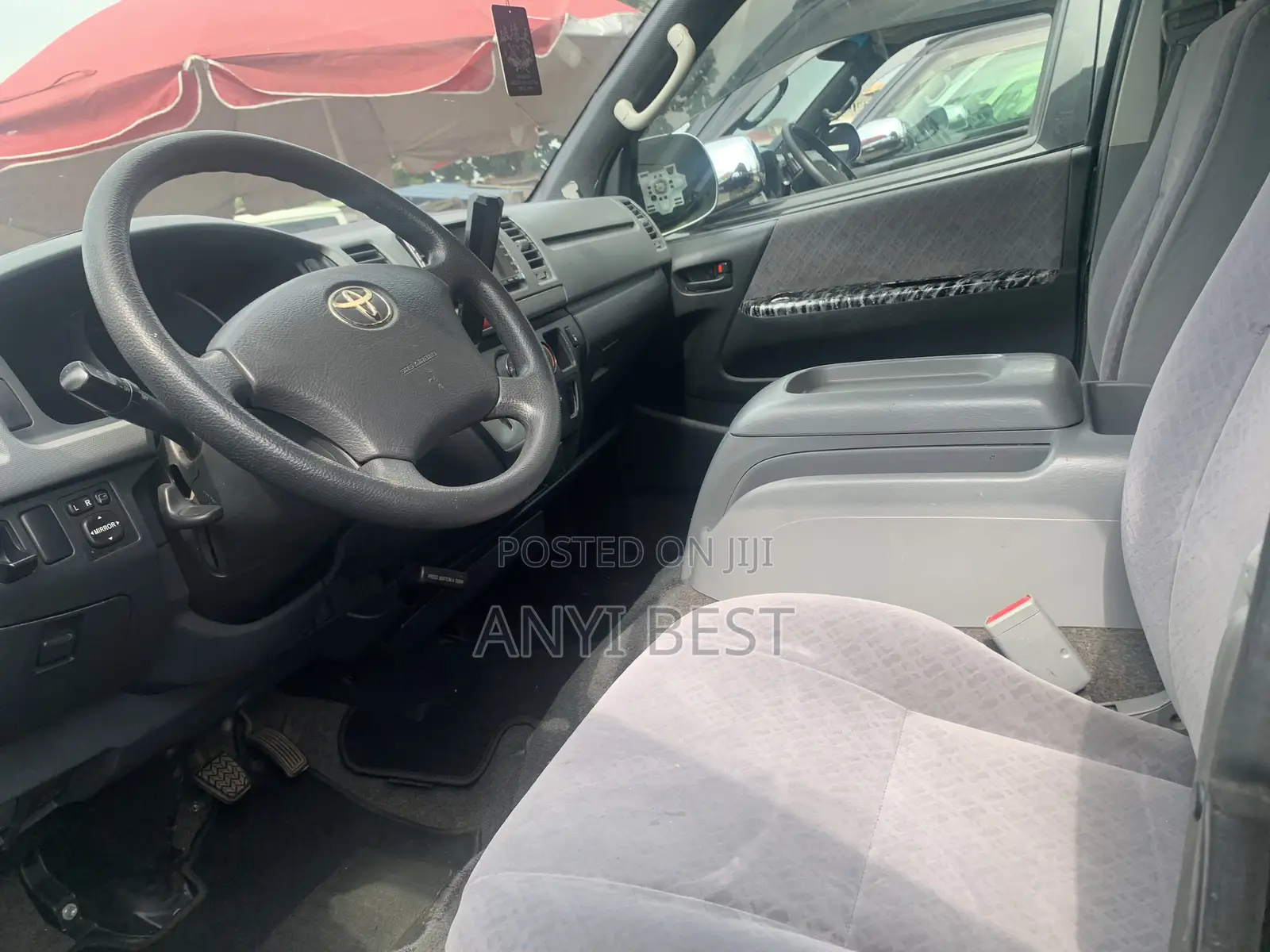 Toyota HiAce 2012 Black