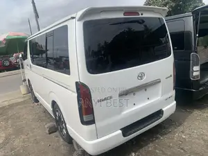 Toyota HiAce 2013 White