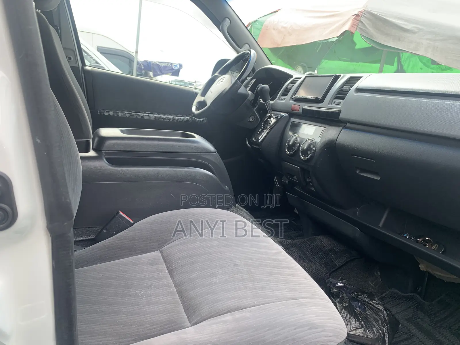 Toyota HiAce 2013 White