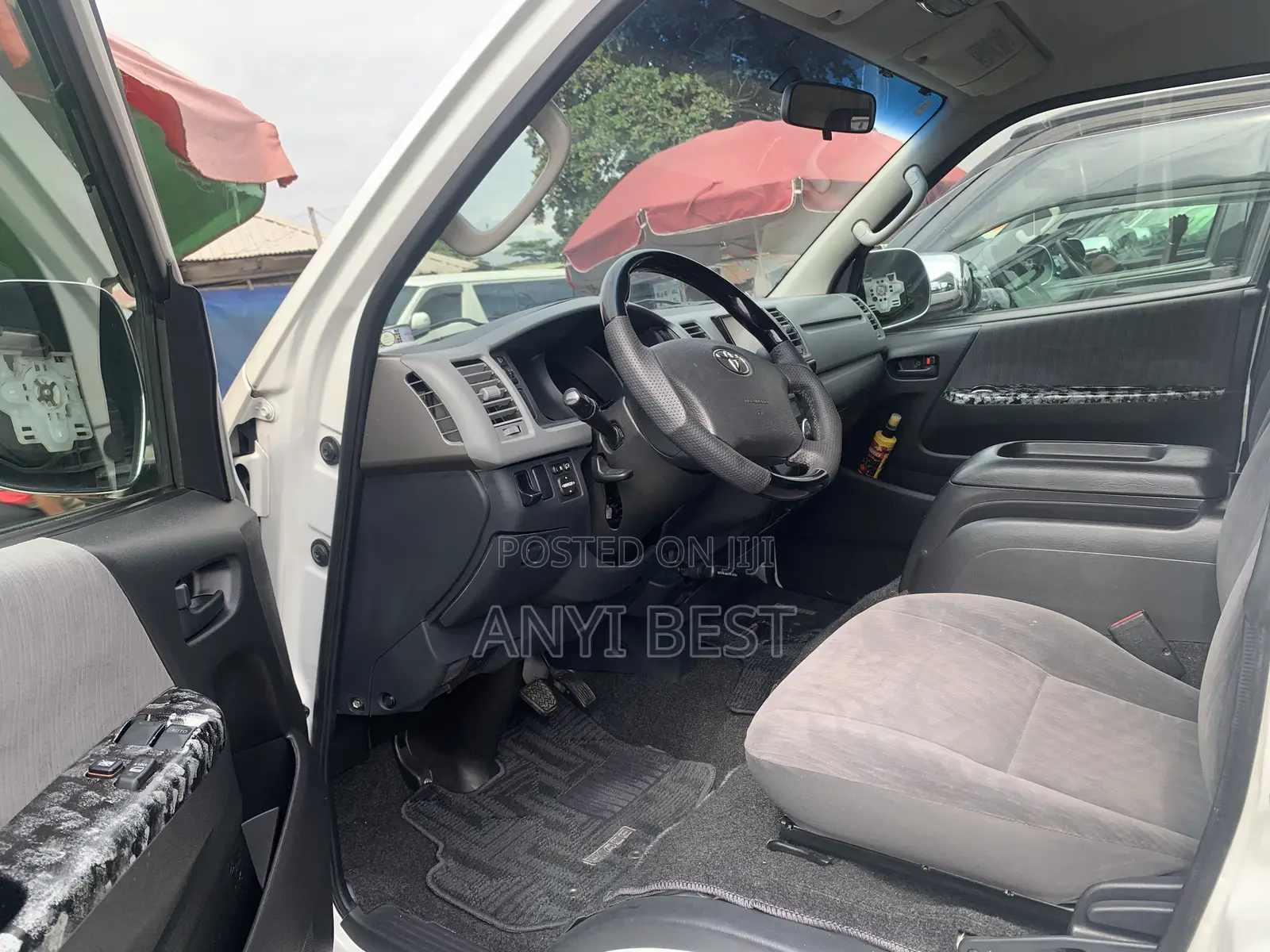 Toyota HiAce 2013 White
