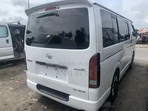 Toyota HiAce 2013 White