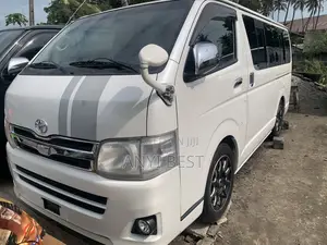 Toyota HiAce 2013 White