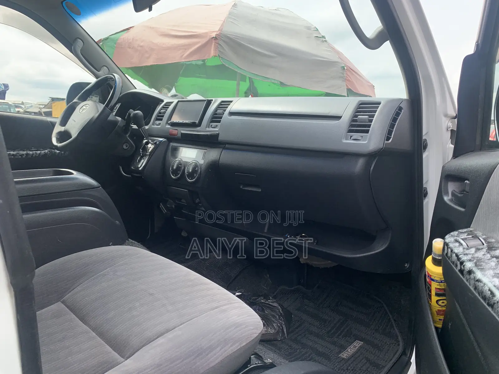 Toyota HiAce 2013 White