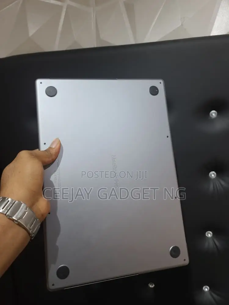 Laptop Apple MacBook Pro 2021 M1 16GB Apple M1 Pro SSD 512GB