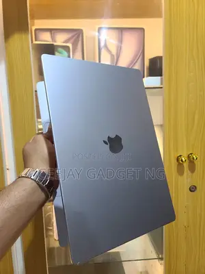 Laptop Apple MacBook Pro 2021 M1 16GB Apple M1 Pro SSD 512GB