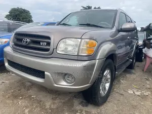 Toyota Sequoia 2004 Silver