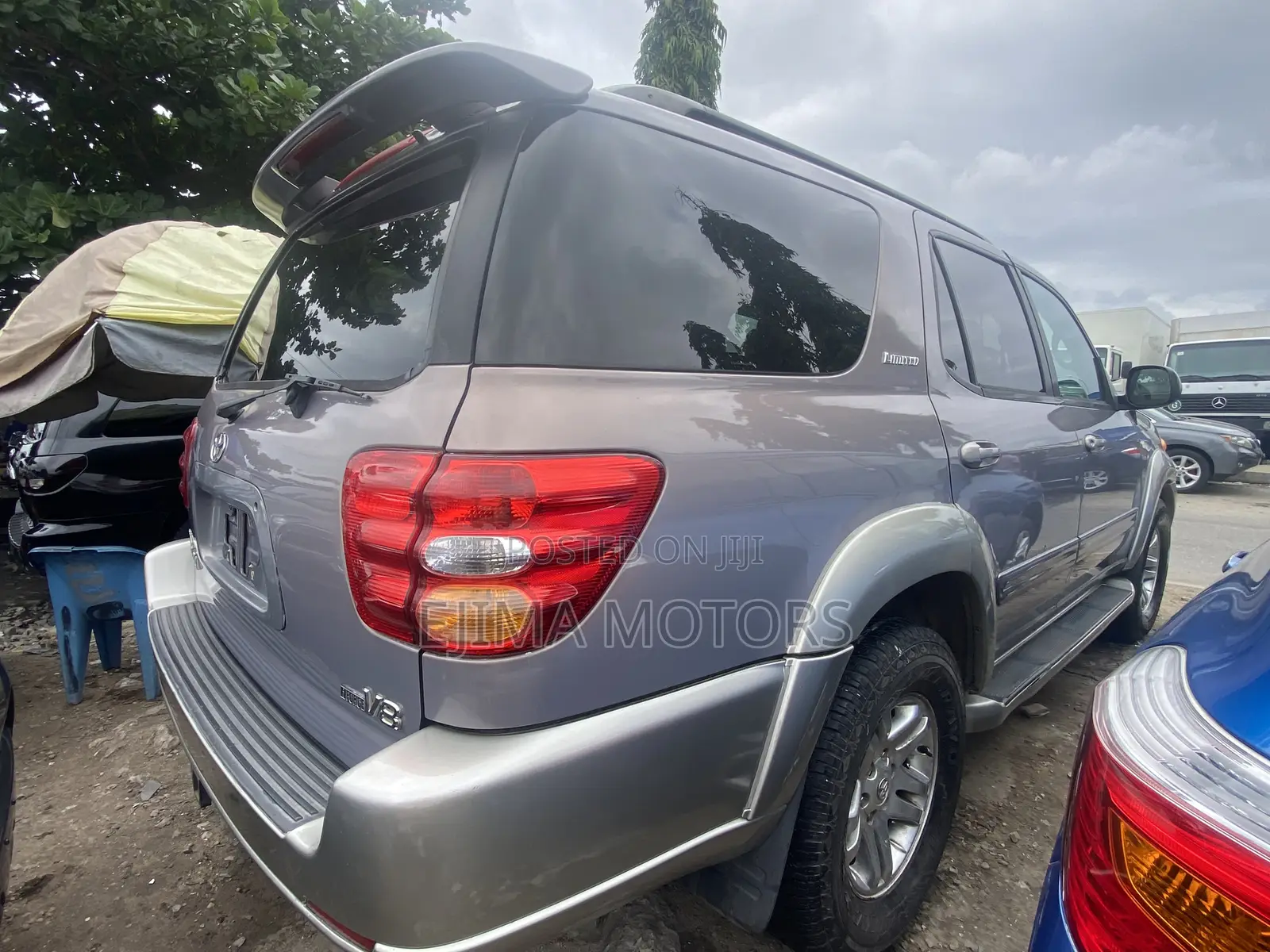 Toyota Sequoia 2004 Silver