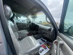 Toyota Sequoia 2004 Silver