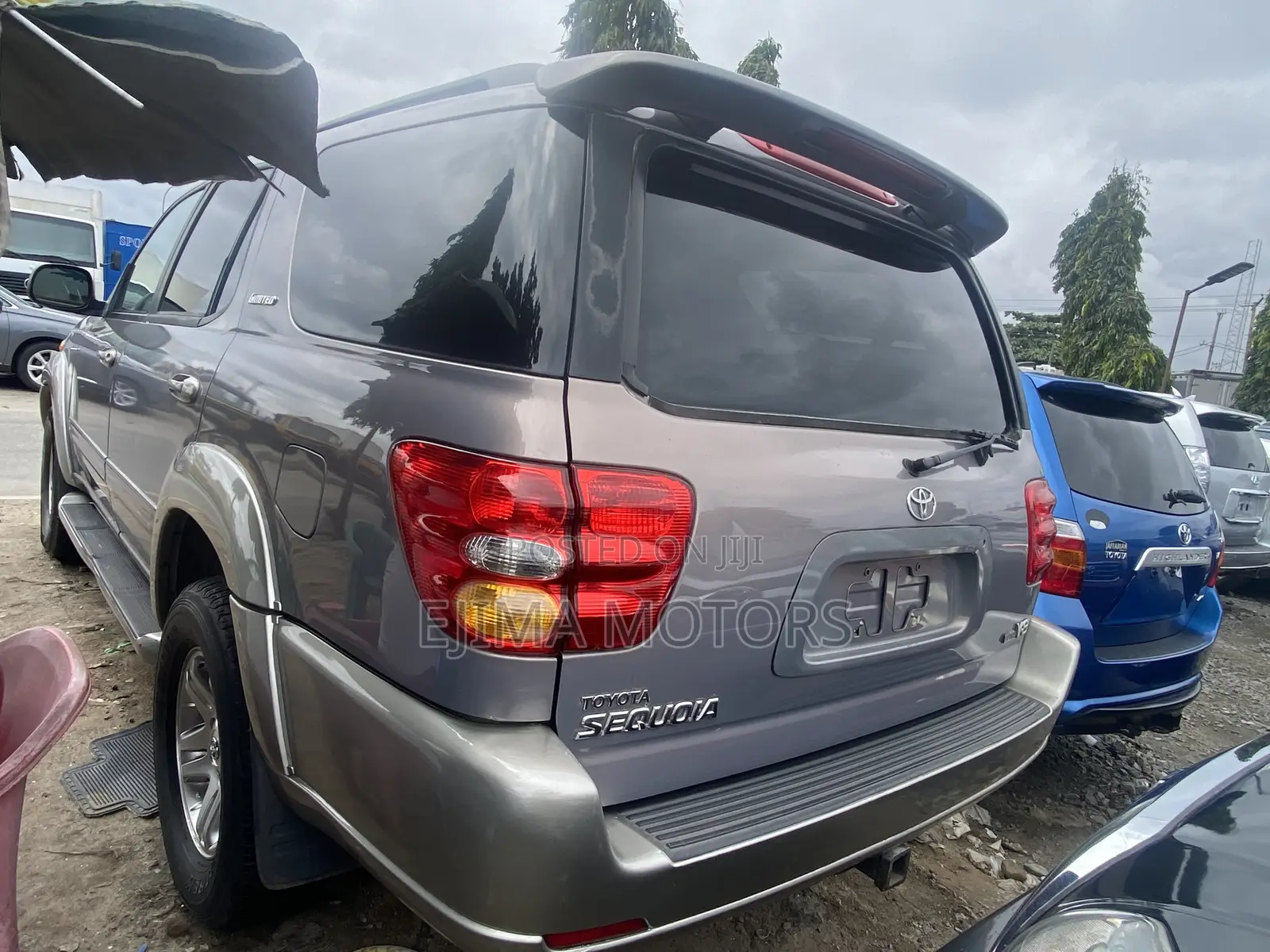 Toyota Sequoia 2004 Silver