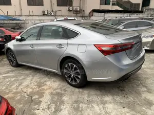 Toyota Avalon XLE Sedan FWD (3.5L 6cyl 6A) 2017 Silver