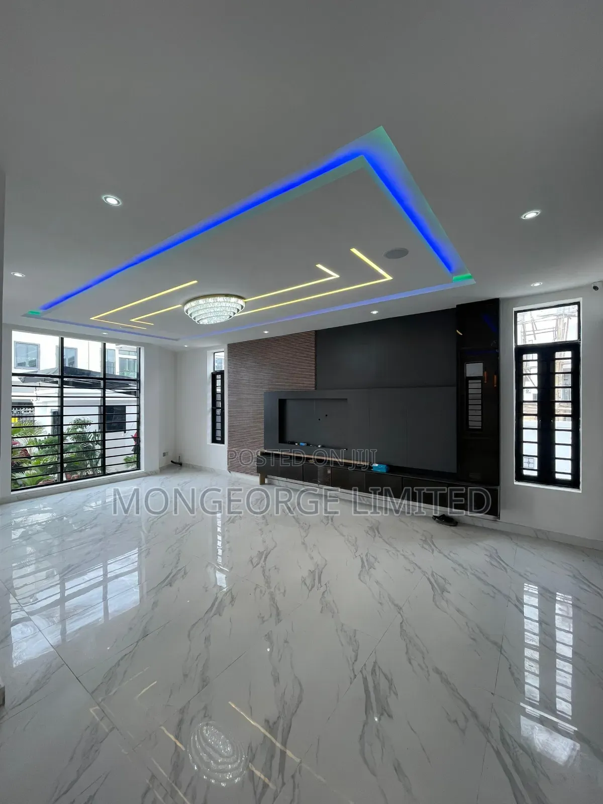 5bdrm Duplex in Chevron for sale