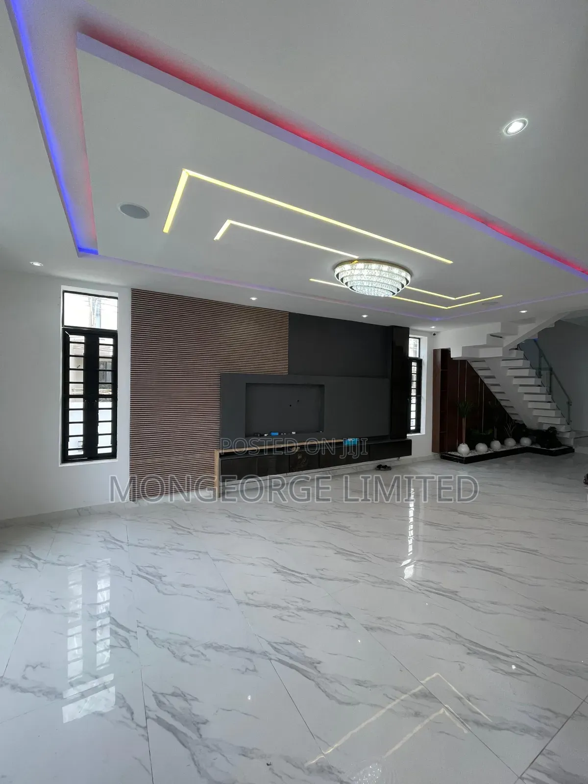 5bdrm Duplex in Chevron for sale