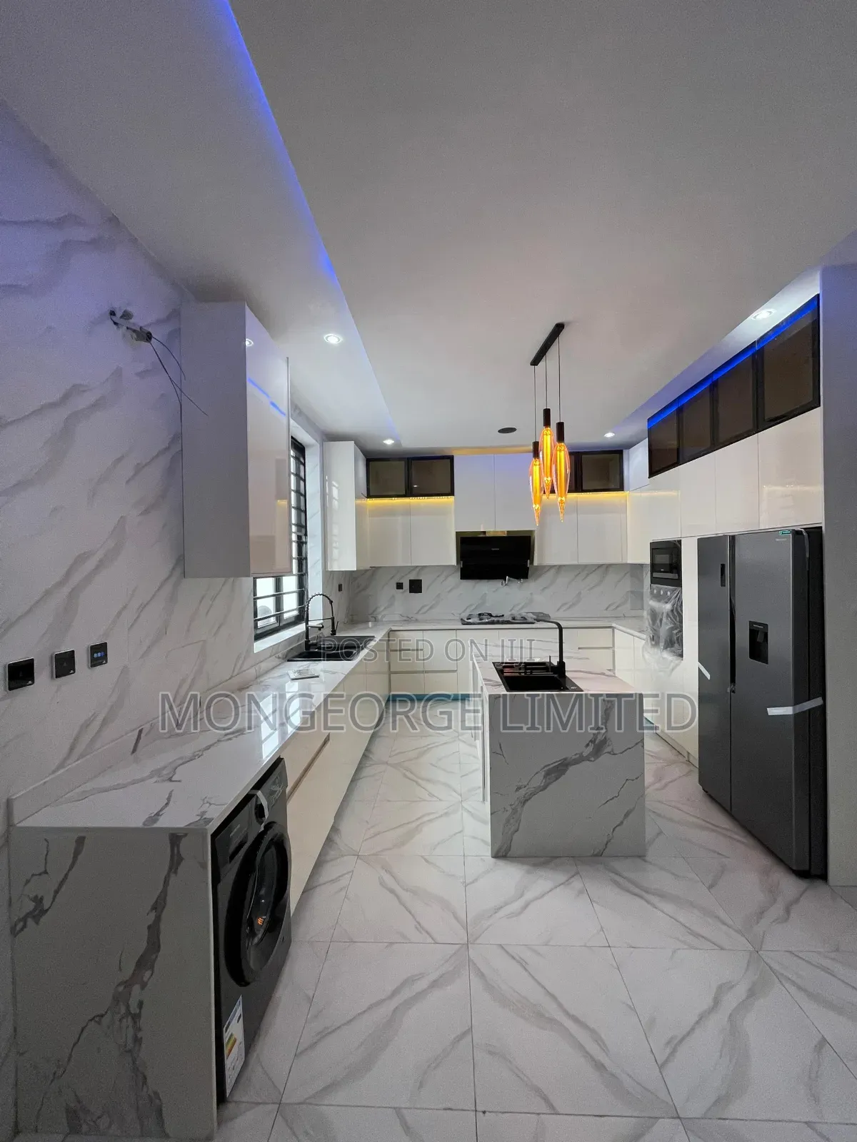 5bdrm Duplex in Chevron for sale