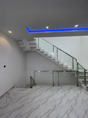 5bdrm Duplex in Chevron for sale