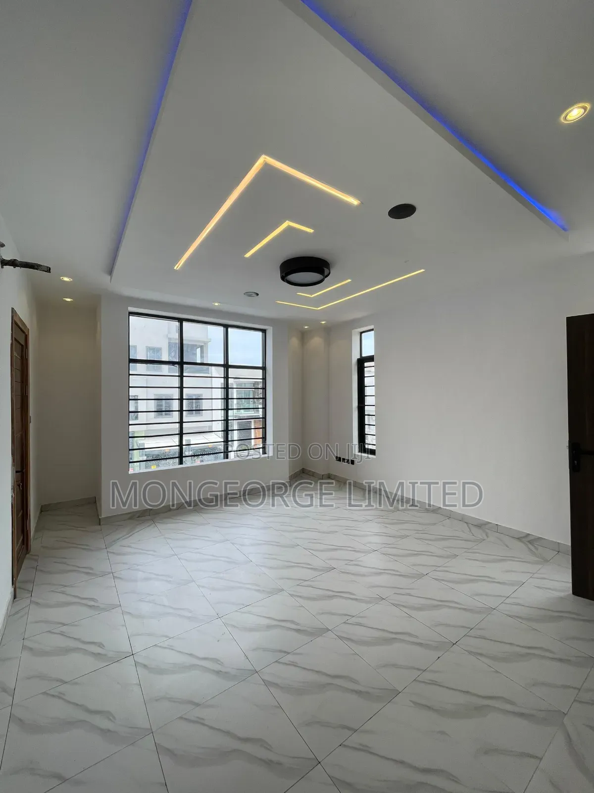 5bdrm Duplex in Chevron for sale