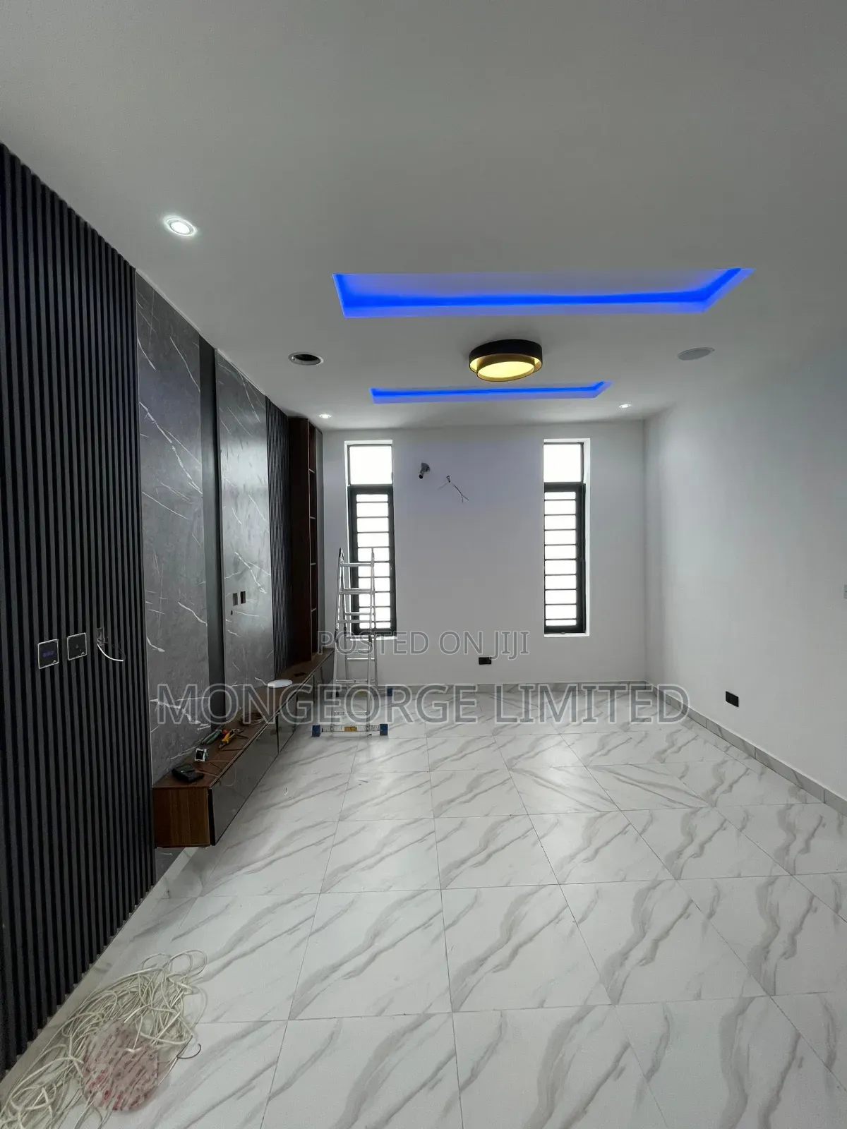 5bdrm Duplex in Chevron for sale