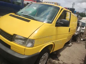 Volkswagen Transporter 2004 Yellow