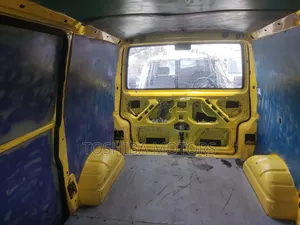 Volkswagen Transporter 2004 Yellow