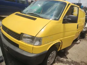Volkswagen Transporter 2004 Yellow