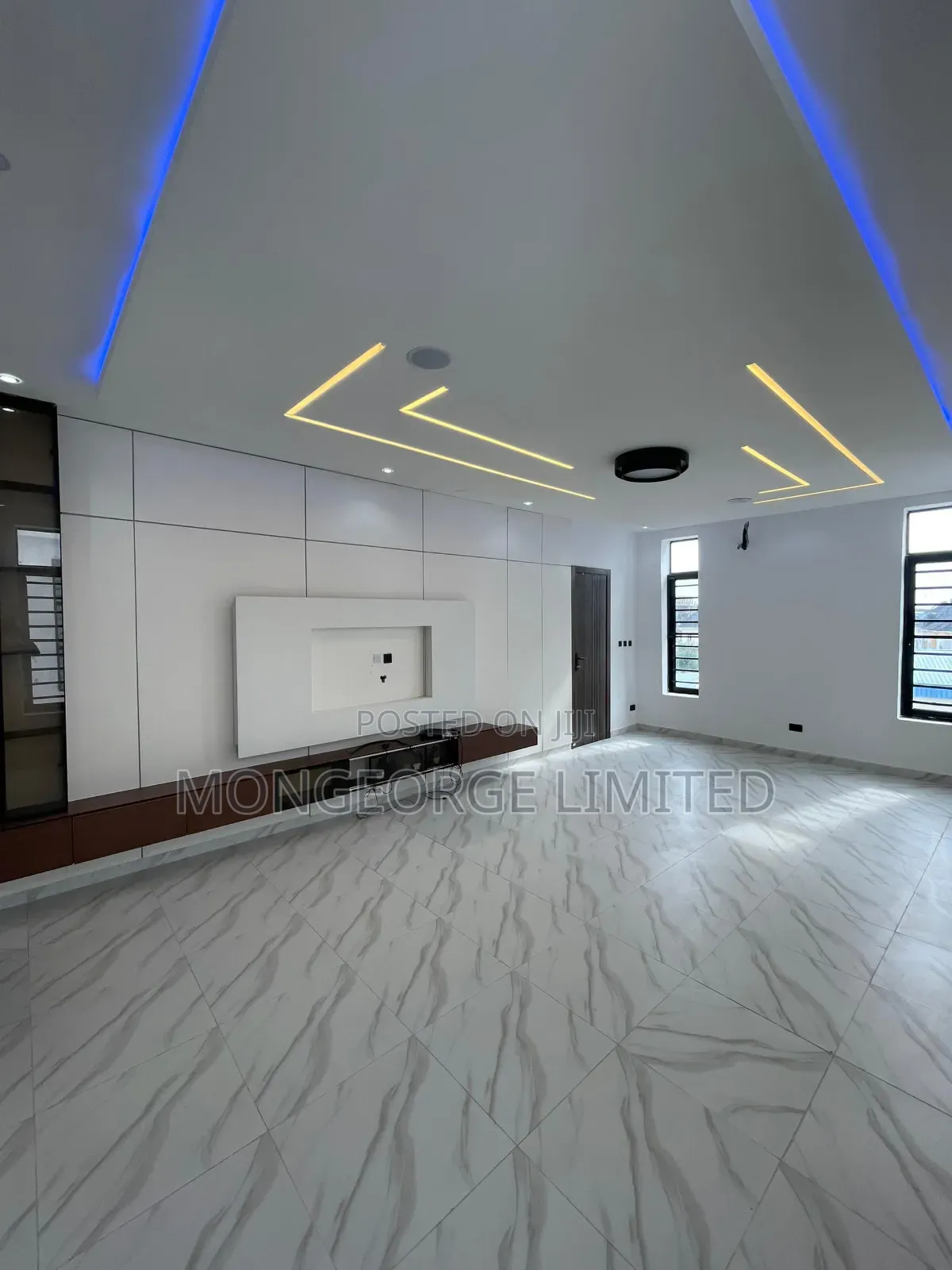 5bdrm Duplex in Chevron for sale