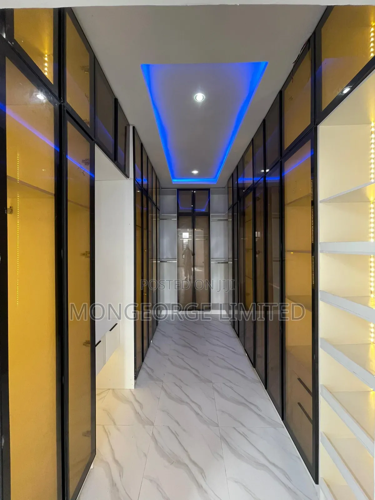 5bdrm Duplex in Chevron for sale