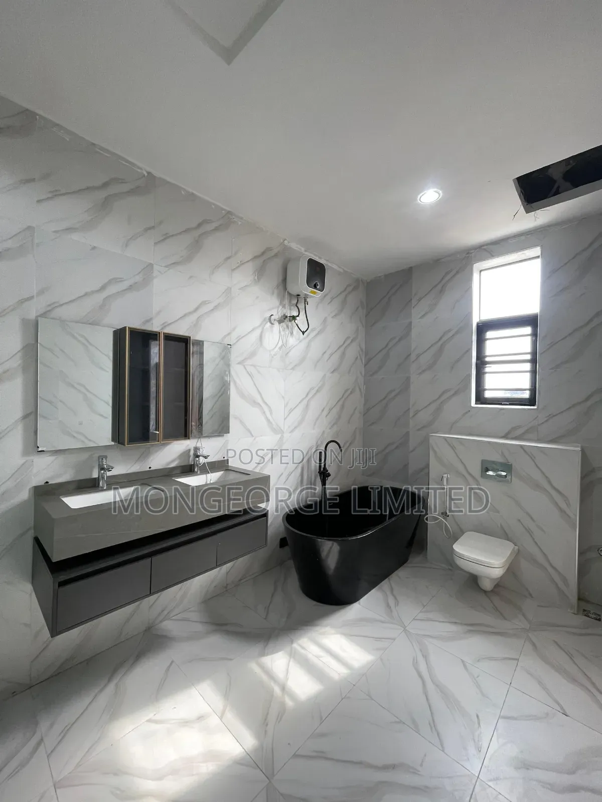 5bdrm Duplex in Chevron for sale