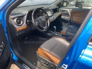 Toyota RAV4 SE AWD (2.5L 4cyl 6A) 2017 Blue
