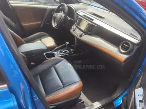Toyota RAV4 SE AWD (2.5L 4cyl 6A) 2017 Blue