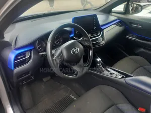 Toyota C-HR XLE FWD 2020 Silver