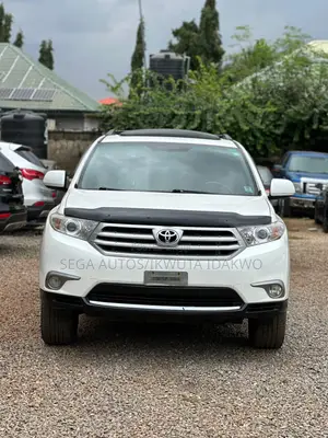 Toyota Highlander Plus 3.5L 4WD 2013 White