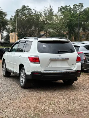 Toyota Highlander Plus 3.5L 4WD 2013 White