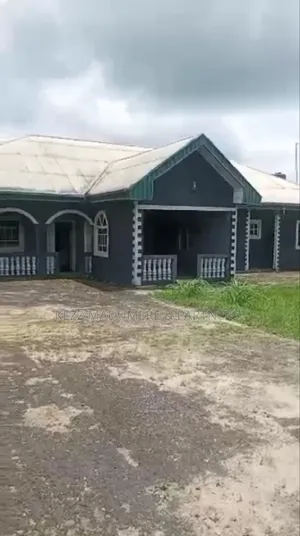 5bdrm Bungalow in Mbodo, Aluu , Port for sale