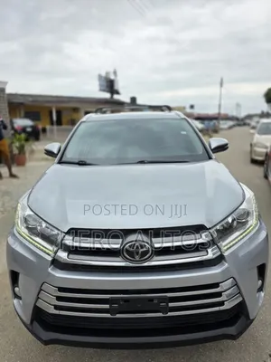 Toyota Highlander XLE 4x4 V6 (3.5L 6cyl 8A) 2017 Silver