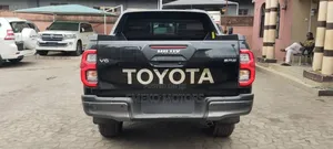New Toyota Hilux 2025 Black