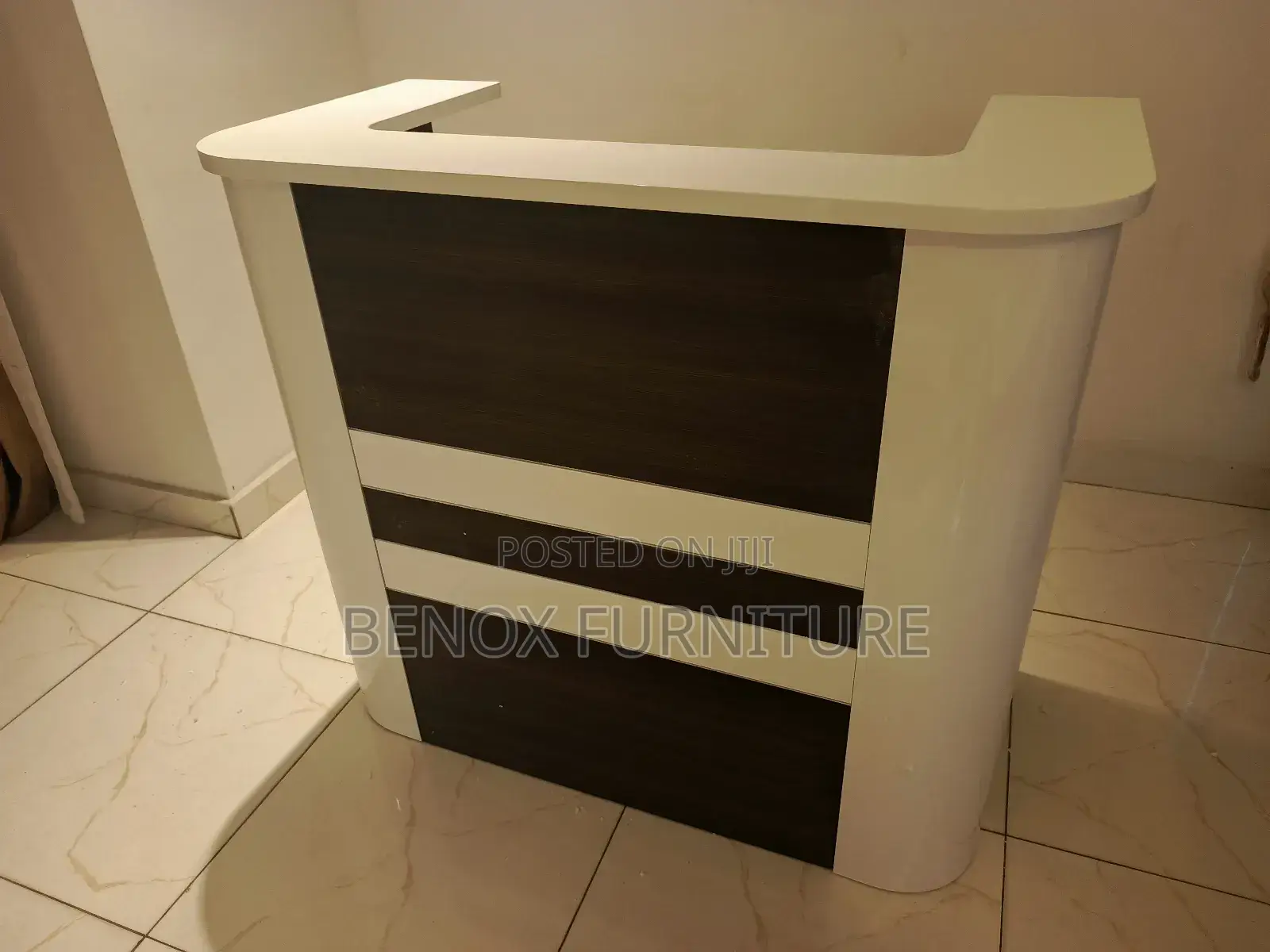 Receptionist Desk 
420,000